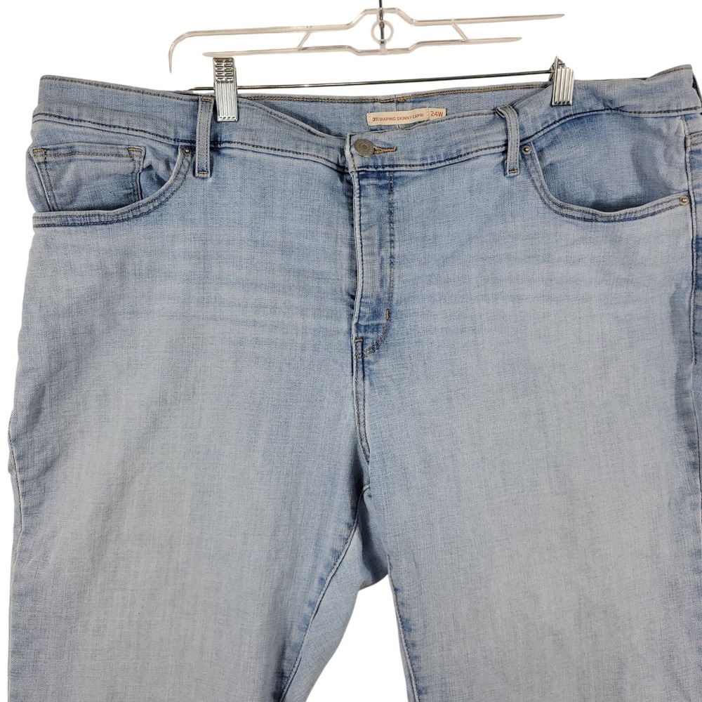 Levi Strauss & Co 311 Shaping Skinny Capri Womens 24W Light Blue Denim - Picture 2 of 10